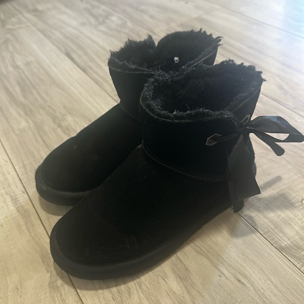 Pawz by bear paw size 6 great condition